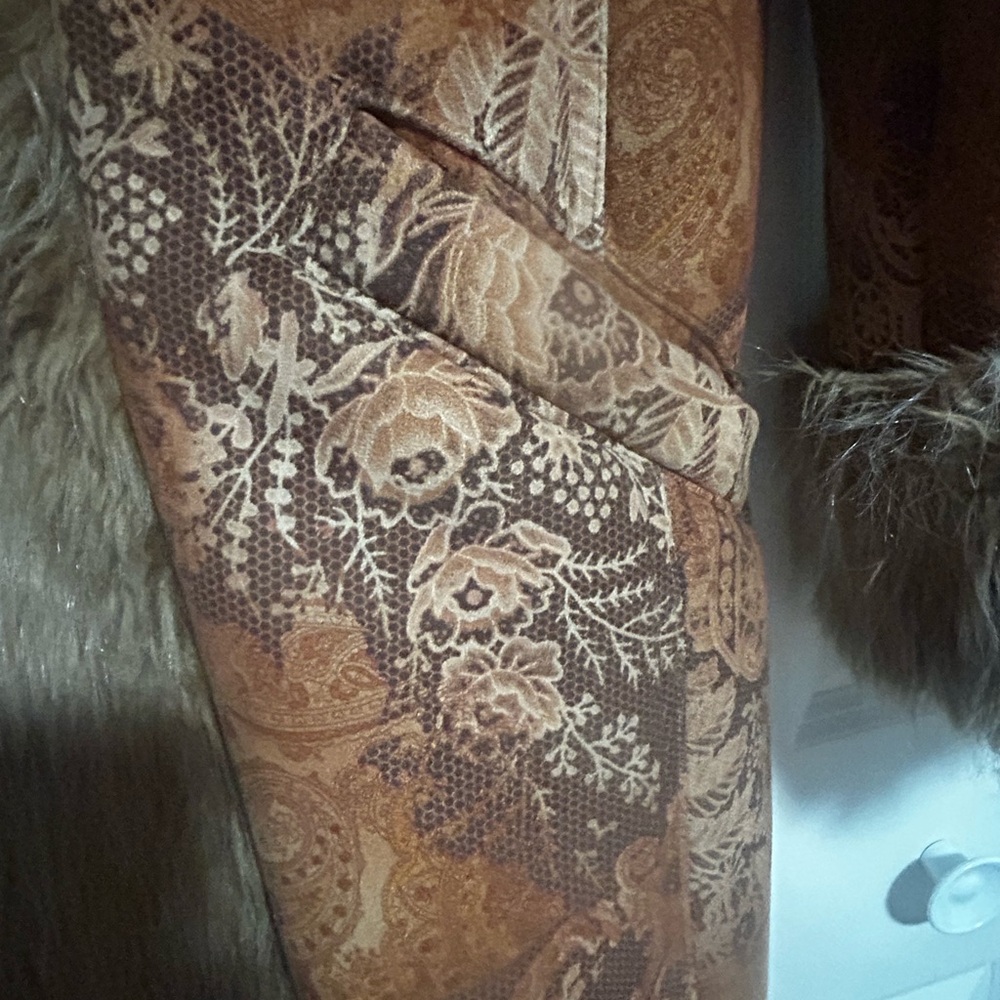 Newport News Vintage Penny Lane Paisley Suede w/Faux Fur - Picture 6 of 12